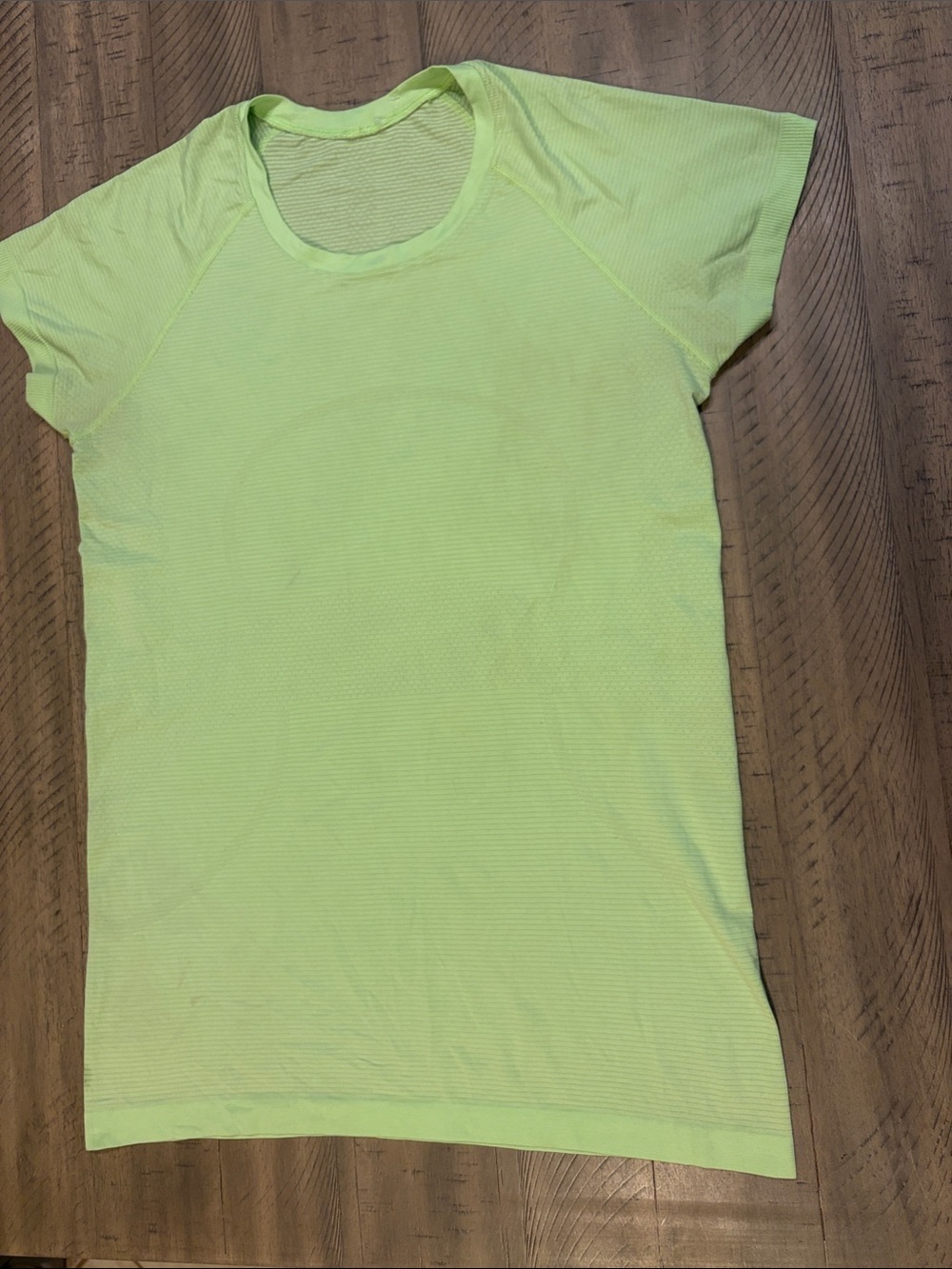 589 lululemon athletica Short-Sleeve Tee — Neon Lime